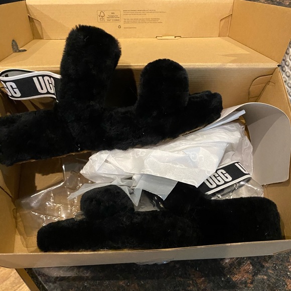 Ugg slides - Picture 1 of 4